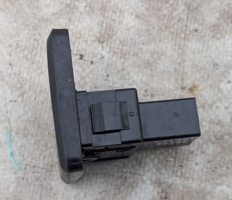 FIAT ABARTH 500 08-15 FRONT PASSENGER SIDE N/S DOOR WINDOW SWITCH BUTTON E30499