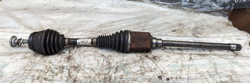 BMW X1 E84 09-15 RIGHT DRIVER SIDE DRIVE SHAFT GENUINE 7591682