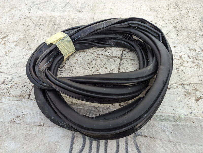 AUDI E-TRON 2018-ON BOOT TAILGATE INNER GASKET RUBBER SEAL 4KE827705 GENUINE