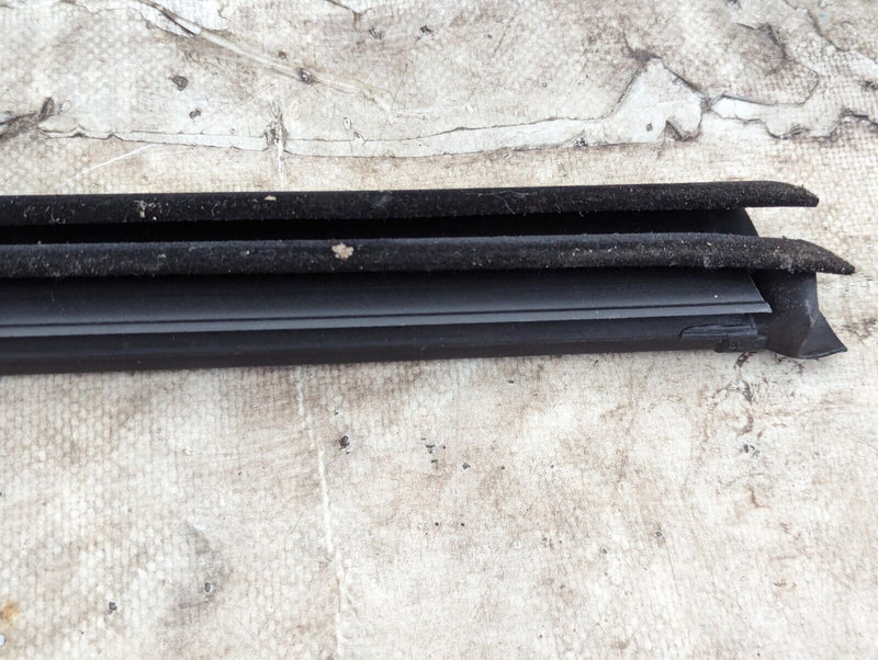SKODA KAROQ NU7 17-21 REAR LEFT N/S WINDOW INNER SLIDING SEAL 575839471 GENUINE