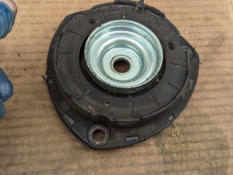 VW GOLF MK7 2012-2020 FRONT SUSPENSION STRUT TOP MOUNT 5Q0412331D GENUINE