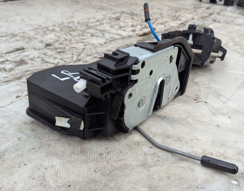 BMW 3 SERIES F30 11-19 REAR LEFT N/S/R DOOR HANDLE CARRIER W/DOOR LOCK MECHANISM