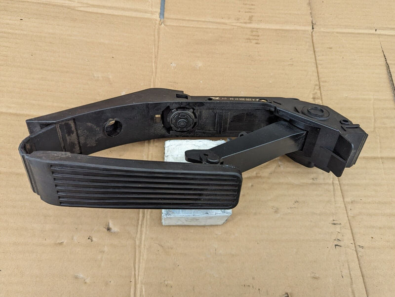MERCEDES S-CLASS W221 S320 06-13 ACCELERATOR THROTTTLE PEDAL A2113010001 GENUINE