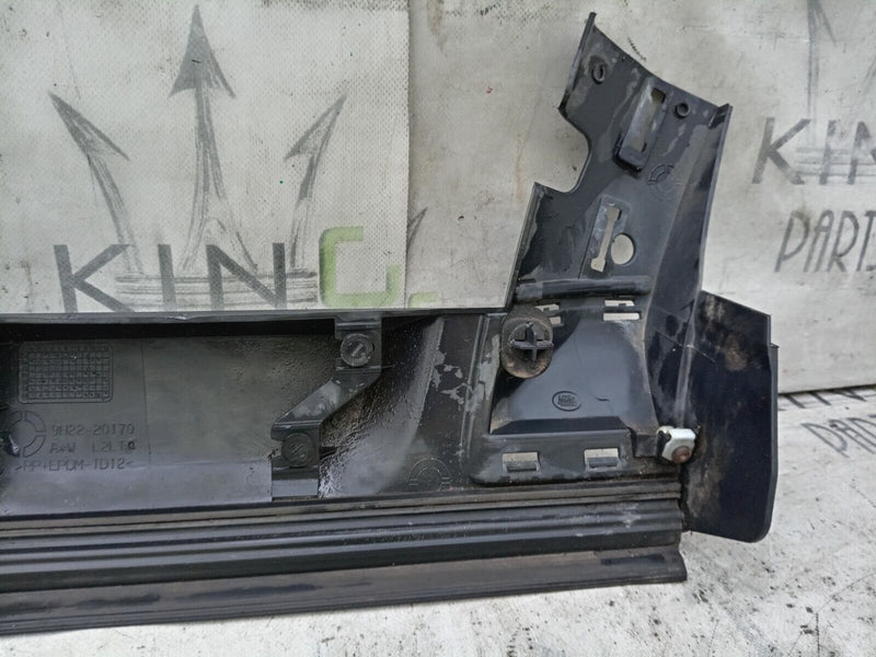 LAND ROVER DISCOVERY 4 LR4 RIGHT SIDE REAR DOOR TRIM MOULDING LOWER PANEL