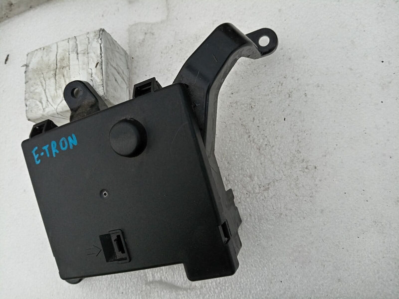 AUDI E-TRON 2018- FUSE BOX UNIT 4KE937548 GENUINE