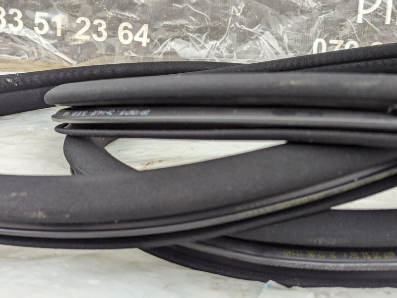 MERCEDES S-CLASS W221 S320 06-2013 FRONT LEFT N/S DOOR RUBBER SEAL A2216970551