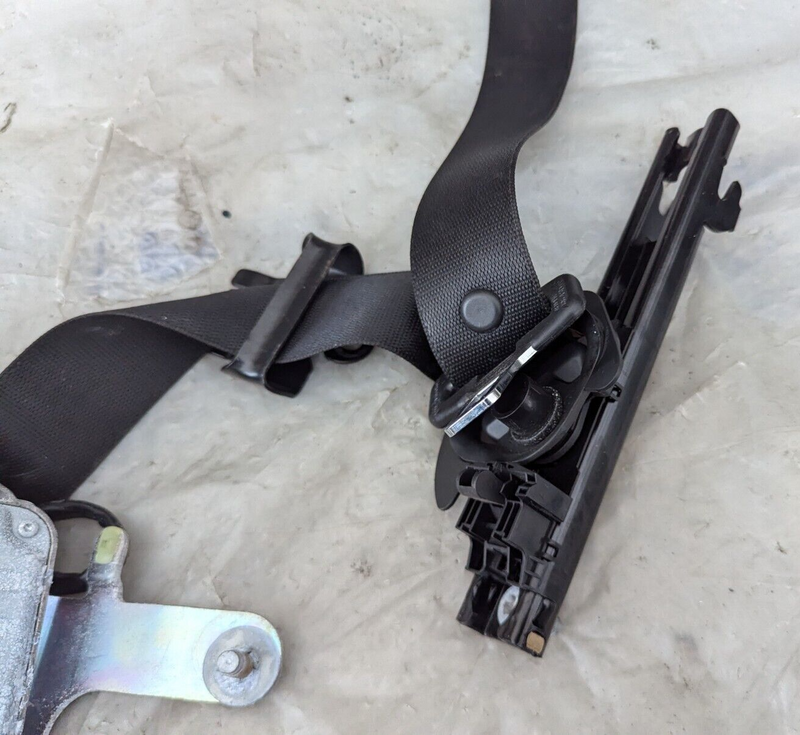 MERCEDES C-CLASS W204 07-11 FRONT PASSENGER SEAT N/S SEAT BELT A2048602586