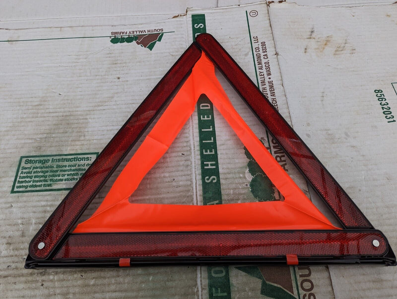 BMW 3 SERIES F30 2011-2019 EMERGENCY HAZARD WARNING TRIANGLE 6770487 GENUINE