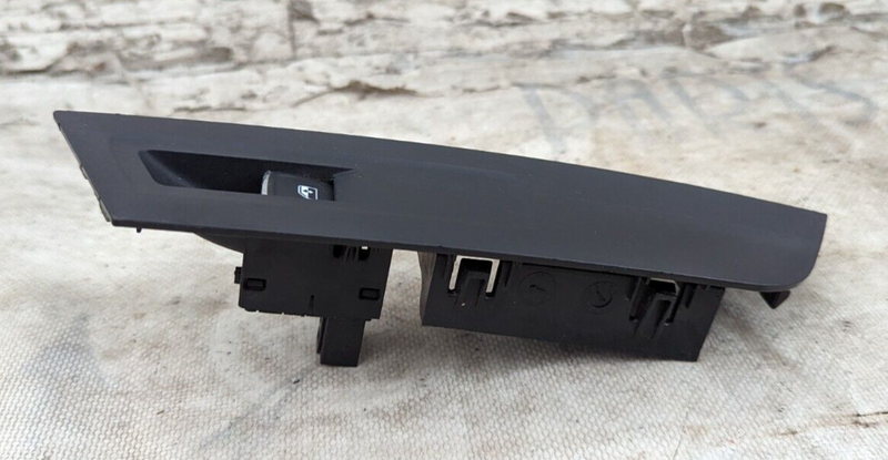 SKODA KAROQ NU7 17-21 REAR RIGHT O/S DOOR WINDOW SWITCH TRIM 5G0959855L GENUINE