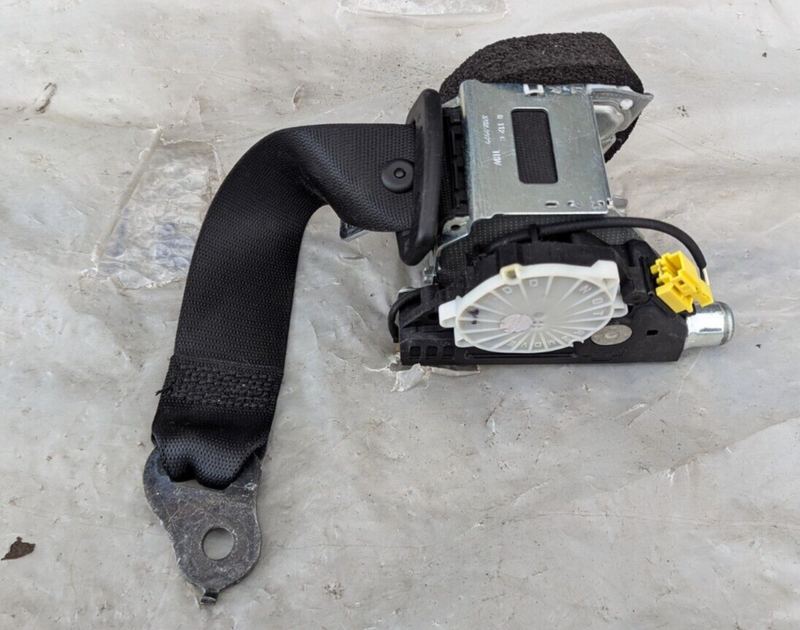 MERCEDES C-CLASS W204 07-11 REAR RIGHT O/S SEAT BELT A2048608285/9C GENUINE