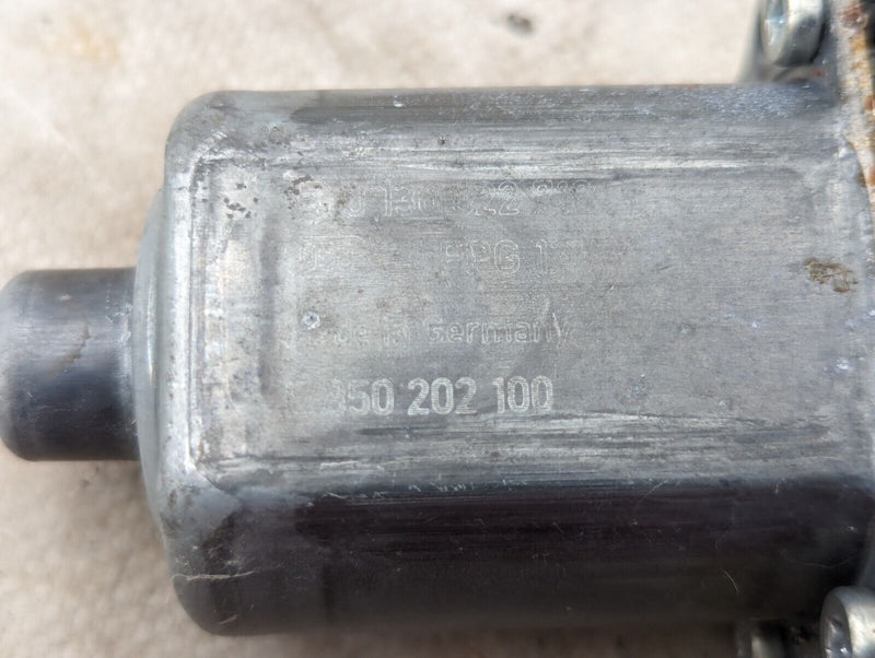SKODA KAROQ NU7 17-21 FRONT RIGHT O/S WINDOW REGULATOR MOTOR 5Q0959802B GENUINE