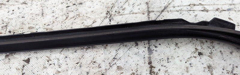 AUDI E-TRON 2018-ON FRONT RIGHT O/S WINDSHIELD WATER DEFLECTOR STRIP 4KE854328