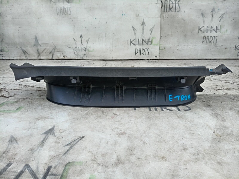 AUDI E-TRON 2018-ON TAILGATE RIGHT O/S UPPER TRIM COVER 4KE867608 GENUINE