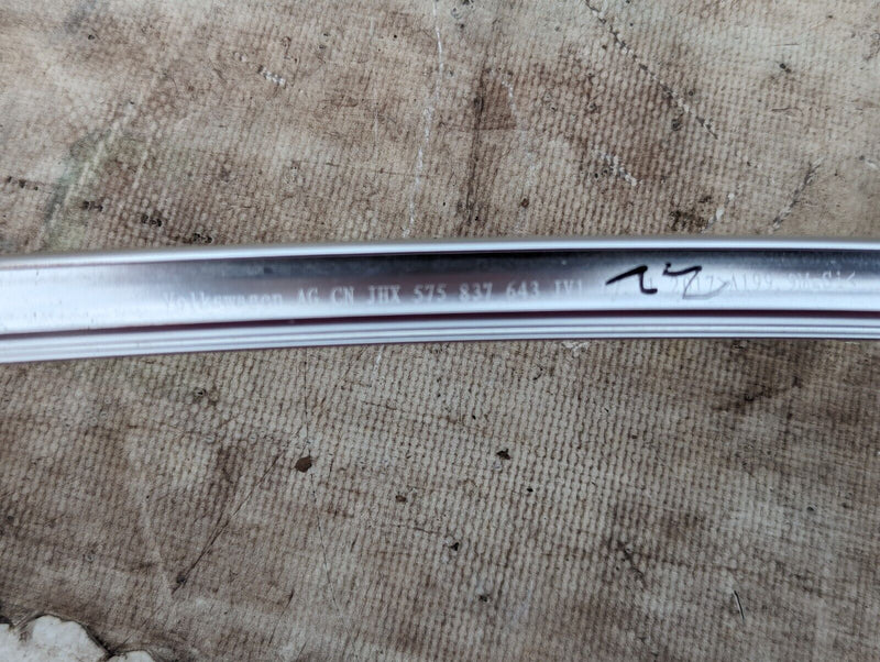SKODA KAROQ NU7 17-21 FRONT RIGHT O/S EXTERIOR TOP CHROME TRIM STRIP 575837643