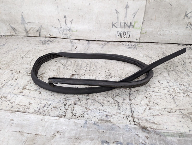 AUDI E-TRON 2018-ON RIGHT O/S DOOR WINDOW GUIDE SEAL GASKET 4KE833178 GENUINE