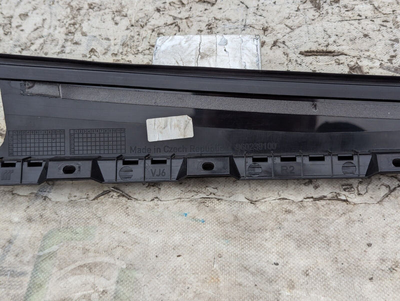 SKODA KAROQ NU7 17-2021 REAR RIGHT O/S DOOR WINDOW FRAME TRIM 575837902B GENUINE