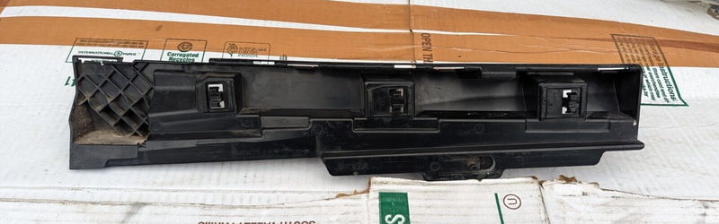 BMW 3 SERIES F30 2011-2019 LEFT N/S SIDE SKIRTING MOUNT BRACKET 7256919 GENUINE