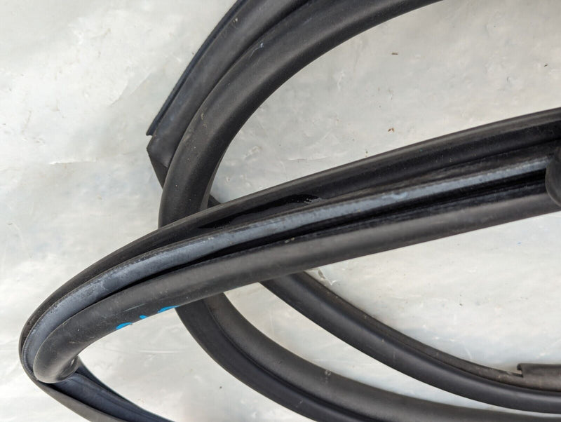 RANGE ROVER EVOQUE L538 2011-2015 REAR RIGHT O/S DOOR RUBBER SEAL GENUINE