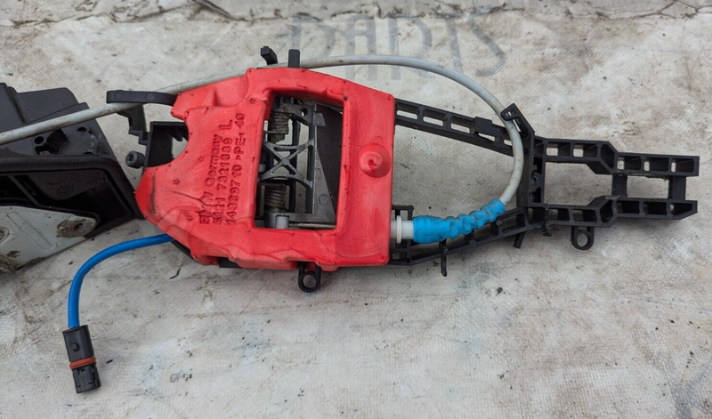 BMW 3 SERIES F30 11-19 FRON LEFT N/S DOOR HANDLE CARRIER W/DOOR LOCK MECHANISM