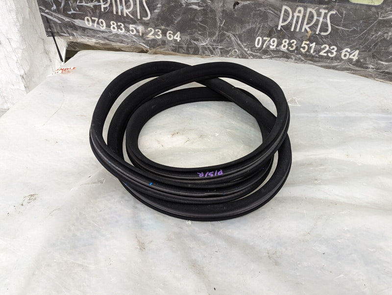 MERCEDES S-CLASS W221 S320 06-2013 REAR LEFT N/S DOOR RUBBER SEAL A2216970951