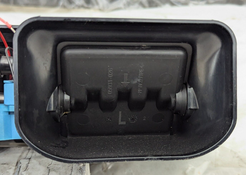 MERCEDES-BENZ C-CLASS W204 07-11 CENTER DASHBOARD AIR VENTS GRILLE A2048307354