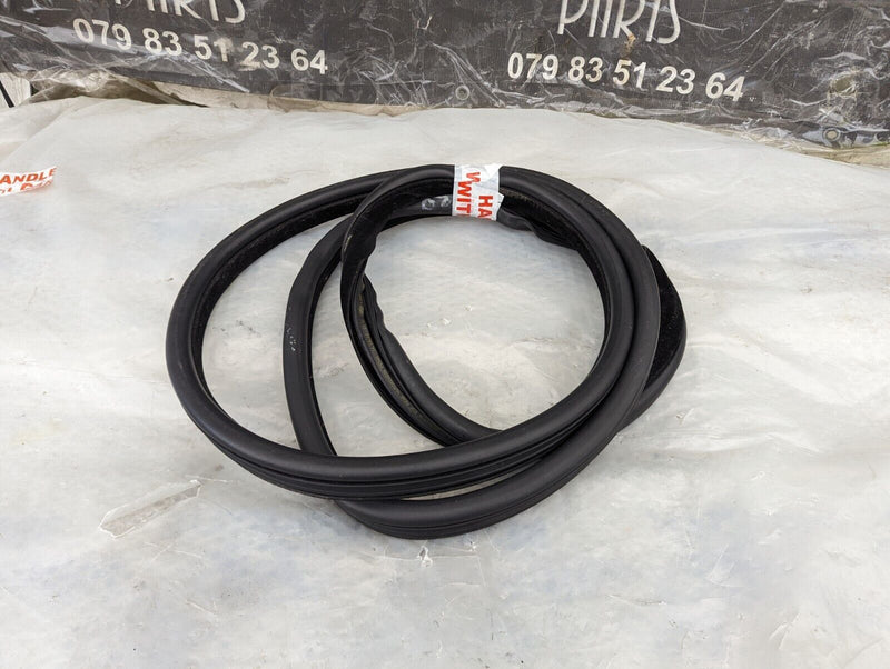 RANGE ROVER EVOQUE L538 2011-2015 REAR RIGHT O/S DOOR SEAL RUBBER BJ32-253A10-A