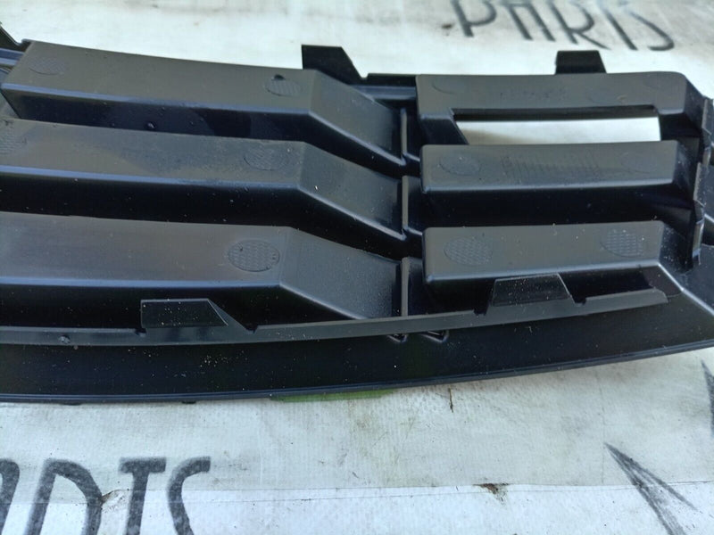 AUDI A4 B9 2016-19 FRONT BUMPER RIGHT LOWER GRILL 8W0807682B