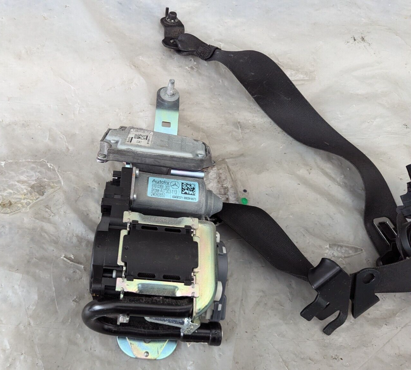 MERCEDES C-CLASS W204 07-11 FRONT DRIVER SIDE O/S SEAT BELT A2048602686 GENUINE