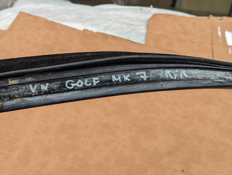 VW GOLF MK7 2012-2020 REAR RIGHT O/S DOOR WINDOW GUIDE SEAL GASKET 5G68394325AP