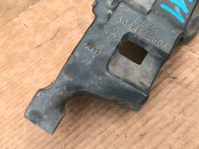 NISSAN QASHQAI J11 MK2 1.6 DCI 2013-20 ENGINE MOUNT BRACKET CARRIER 304414EG0A