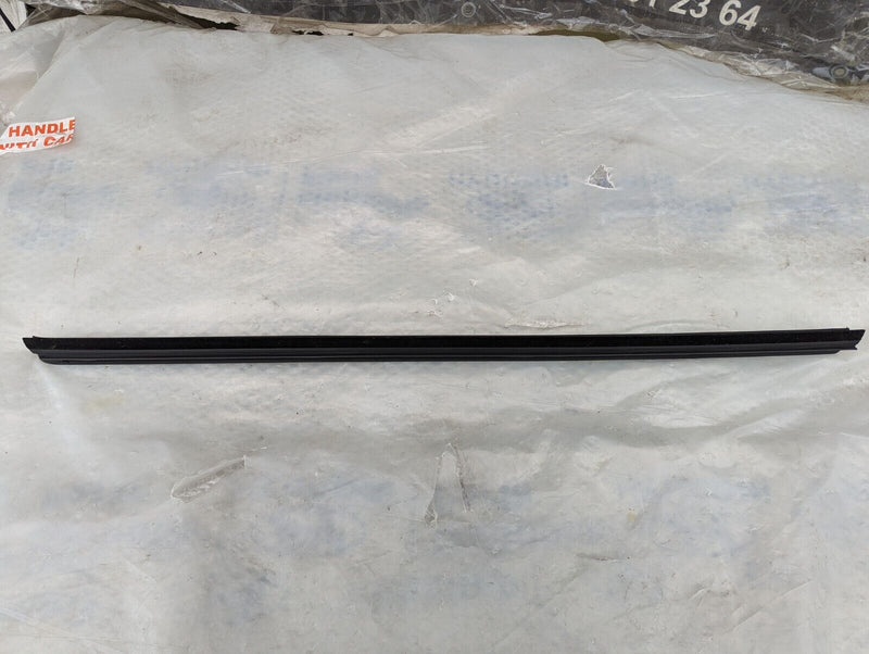 RANGE ROVER EVOQUE L538 2011-2015 FRONT RIGHT O/S DOOR RUBBER SEAL GENUINE