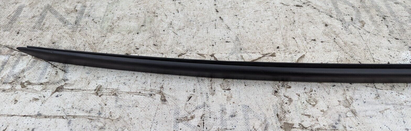 AUDI E-TRON 2018-ON FRONT RIGHT O/S WINDSHIELD WATER DEFLECTOR STRIP 4KE854328