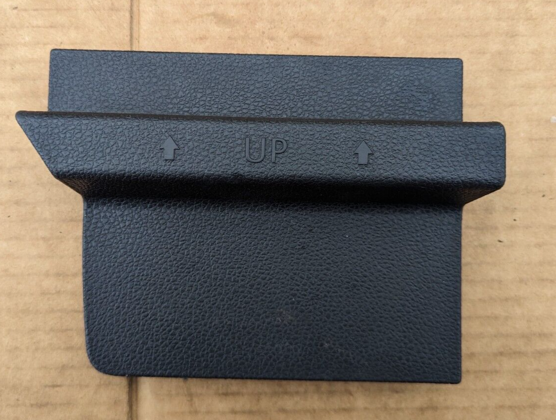 VW GOLF MK7 2012-2020 RIGHT O/S BOOT INTERIOR TRIM SUPPORT 5G6867462A