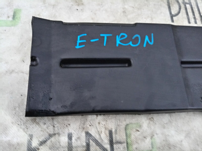 AUDI E-TRON 2018-ON AIR GUIDE CHANNEL VENT TUNNEL 4KE819802 GENUINE