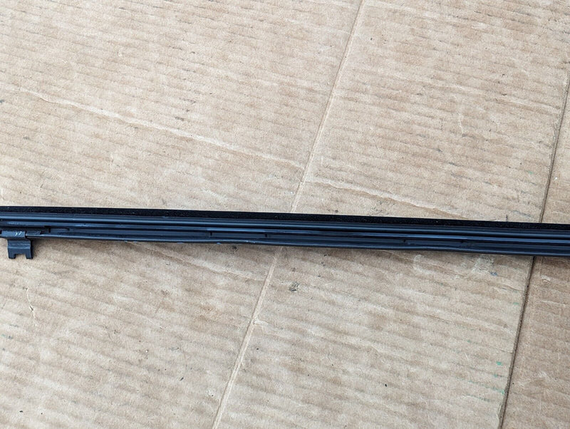 BMW X1 E84 09-15 INNER CHANNEL SEALING REAR RIGHT O/S 2990301/302 GENUINE