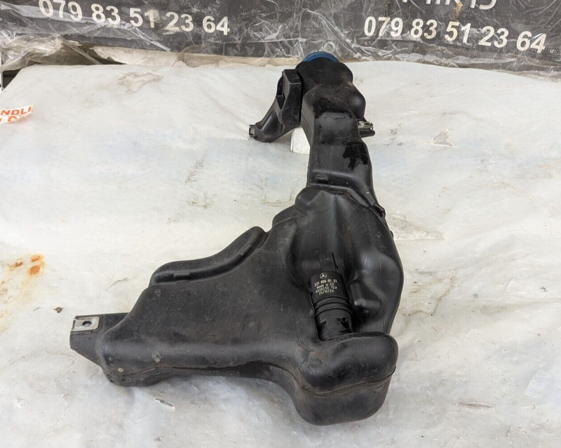 MERCEDES-BENZ C-CLASS W204 07-11 WINDSCREEN WASHER RESERVOIR W/PUMP A2048601560