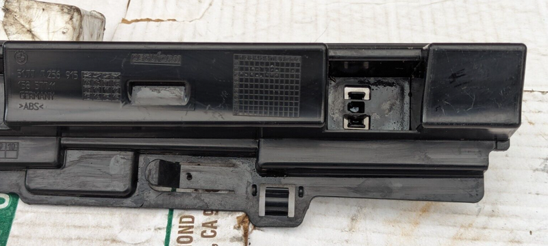 BMW 3 SERIES F30 2011-2019 FRONT LEFT N/S SKIRTING MOUNT BRACKET 7256915 GENUINE