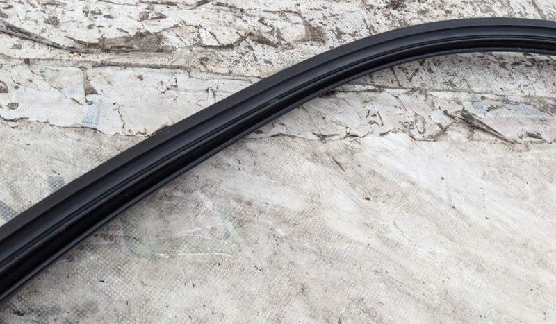 BMW 3 SERIES F30 11-19 FRONT LEFT N/S DOOR WINDOW GUIDE SEAL GASKET 7258325