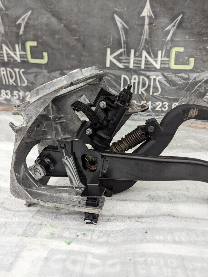 BMW X1 E84 09-15 2.0 MANUAL TRANSMISSION PEDAL BOX GENUINE 6779378