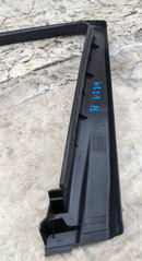 MERCEDES S-CLASS W221 06-13 FRONT LEFT N/S DOOR WINDOW OUTER FRAME A2217250171