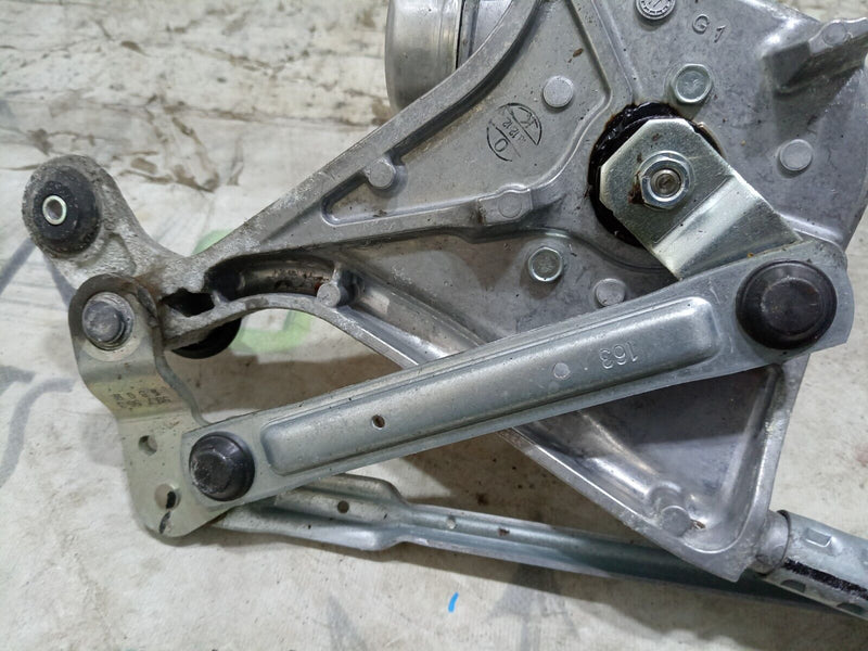 AUDI E-TRON 2018-ON FRONT WIPER MOTOR & LINKAGE 4KR955023/4KR955119 GENUINE