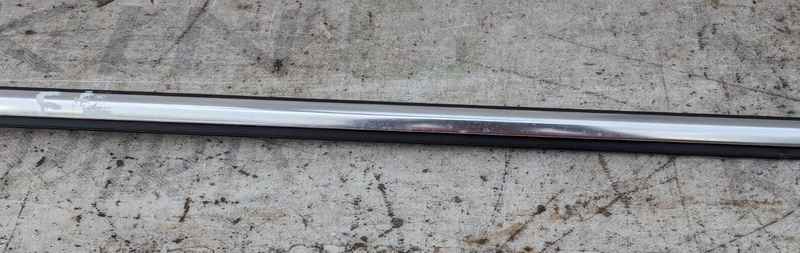 SKODA KAROQ NU7 17-21 FRONT RIGHT O/S DOOR WINDOW TOP MOLDING STRIP TRIM GENUINE