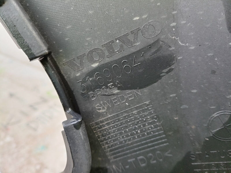 VOLVO MK2 XC90 2015-2019 FRONT BUMPER GENUINE PDC HOLES 31690641