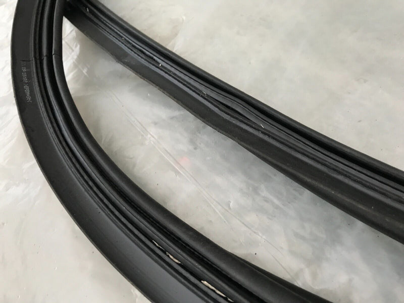 MERCEDES GLC X253 SUV 2016-21 BOOT LID TAILGATE RUBBER SEAL GENUINE A2537400078