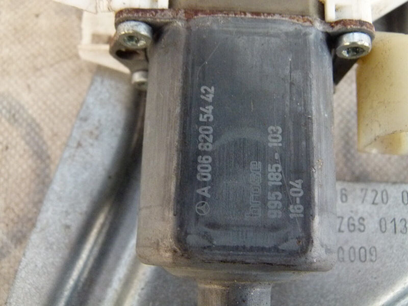MERCEDES SPRINTER 2019-ON FRONT RIGHT WINDOW MOTOR GENUINE A9067200046