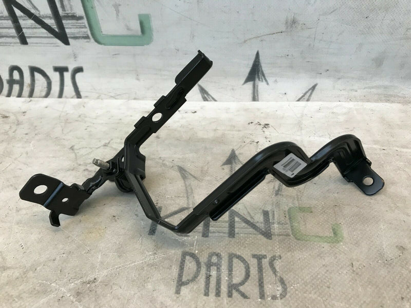 HYUNDAI i30 2017-21 FRONT BUMPER FOG LIGHT HALOGEN BRACKET RIGHT DRIVER SIDE