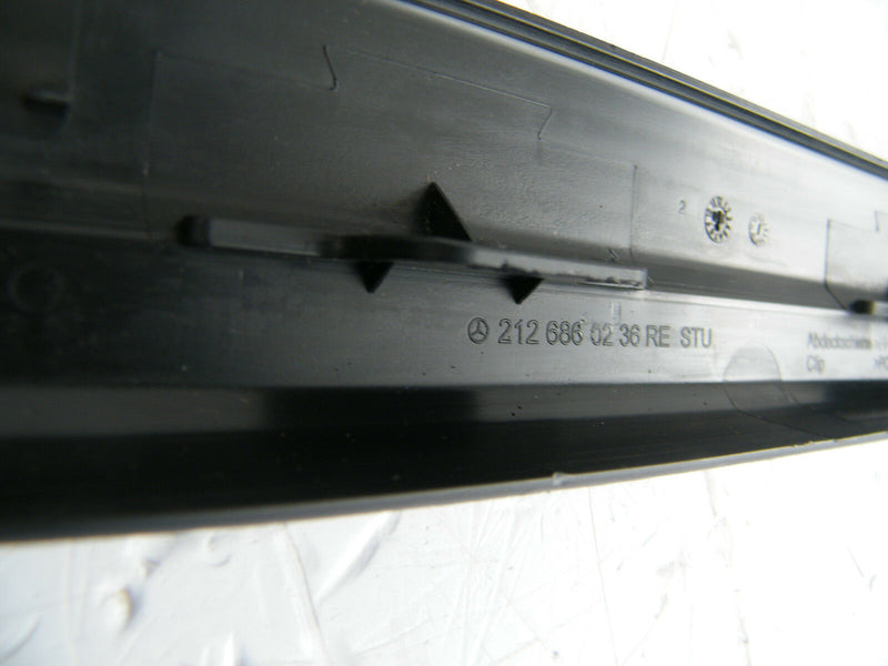 MERCEDES W212 E 2010-15 FRONT RAIL PAVEMEN RIGHT SIDE TRIM PANEL O/S A2126860236