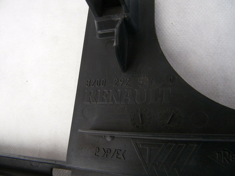 RENAULT CLIO III RADIATOR PROTECTOR COVER 8200292541 (R10)