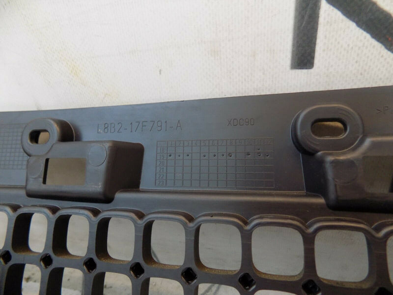 LAND ROVER DEFENDER 2020-ON FRONT BUMPER GRILL LOWER  L8B2-17F791-A
