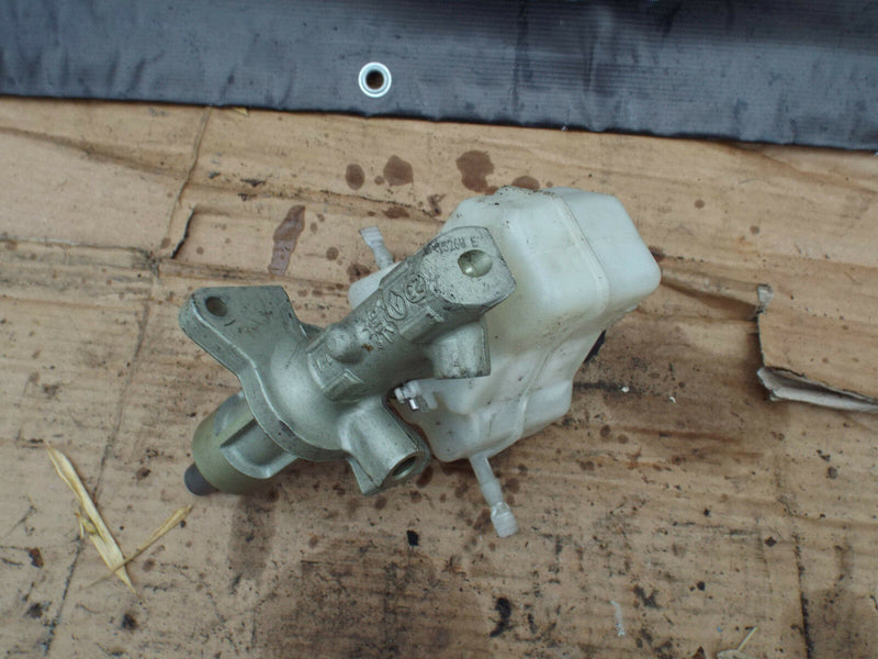 BMW 1 Series 118 D E87 2.0 Diesel M47 Brake Master Cylinder  Bottle Tank